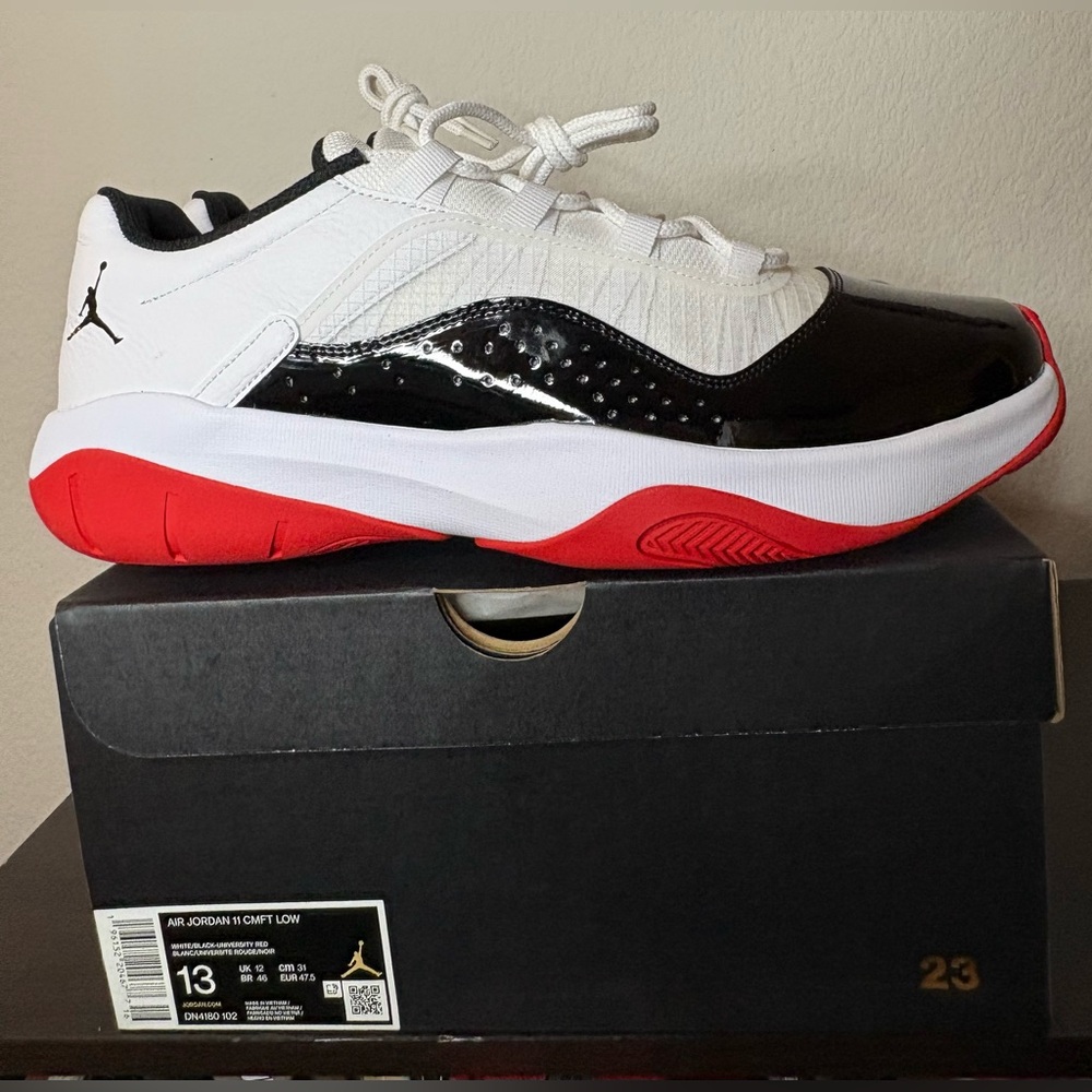 Air Jordan 11 CMFT Low

White/Black-University Red